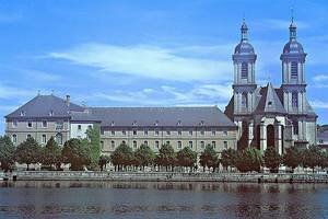 Abbaye vue depuis l'autre rive Abbaye vue depuis l'autre rive